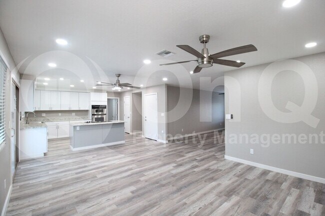 8503 W Golden Ln Peoria, AZ 85345 photo 4