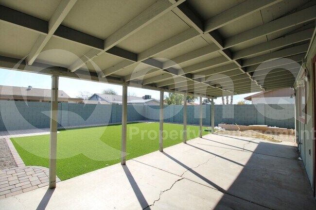 8503 W Golden Ln Peoria, AZ 85345 photo 3