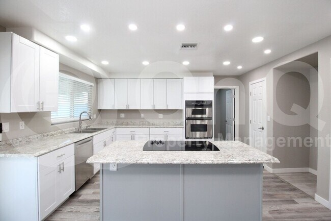 8503 W Golden Ln Peoria, AZ 85345 photo 2