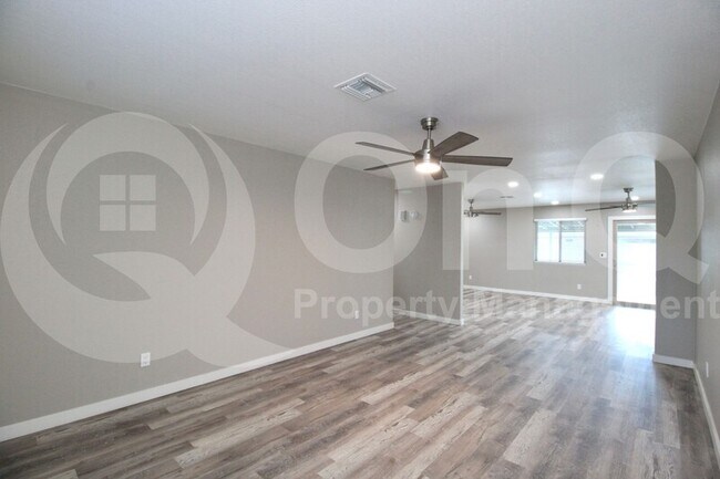 8503 W Golden Ln Peoria, AZ 85345 photo 5