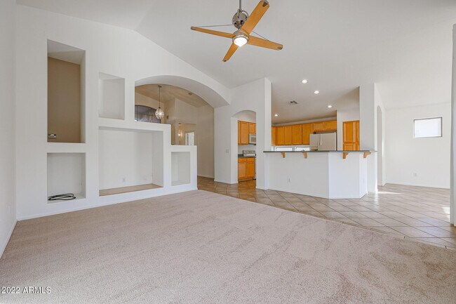 333 W Raven Dr photo 4