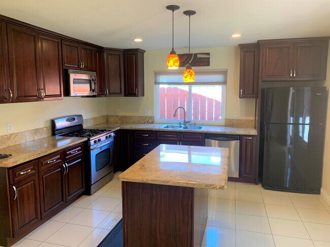 7724 Acama St San Diego, CA 92126 photo 2