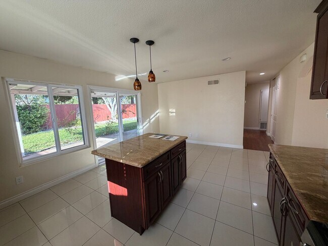 7724 Acama St San Diego, CA 92126 photo 3