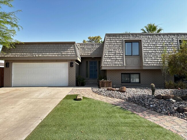 8307 E Buena Terra Way Scottsdale, AZ 85250 photo 2