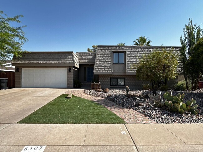 8307 E Buena Terra Way Scottsdale, AZ 85250 photo 3