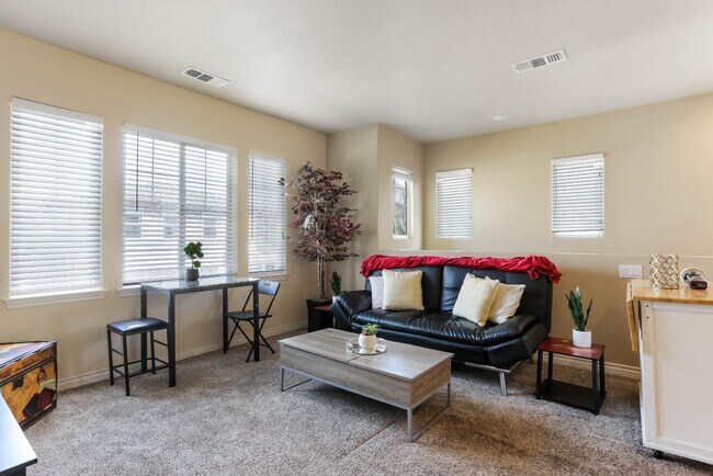 3170 Levante St Carlsbad, CA 92009 photo 2