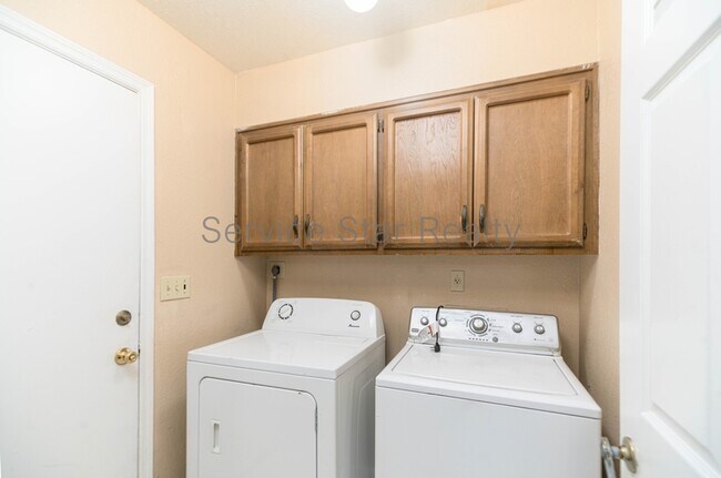 2166 E Diamond Ave Mesa, AZ 85204 photo 4