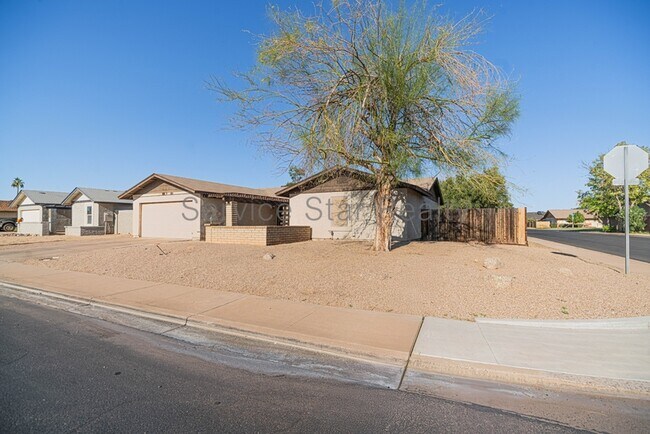 2166 E Diamond Ave Mesa, AZ 85204 photo 2