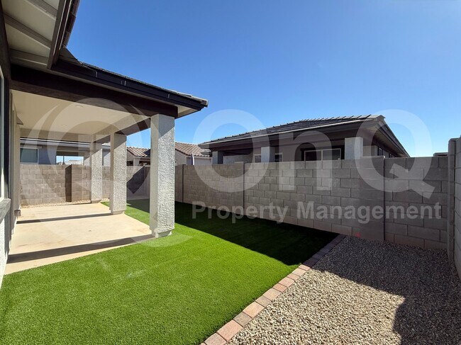 17421 W Daley Ln Surprise, AZ 85387 photo 3