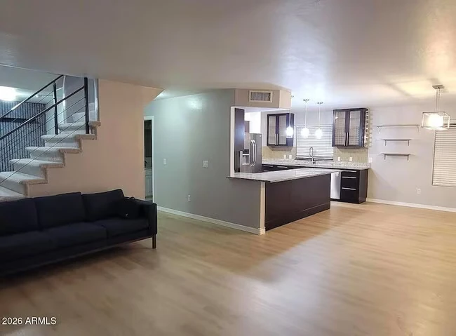 6835 S 40th Pl Phoenix, AZ 85042 photo 2