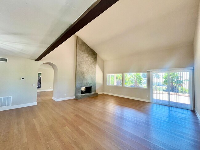 17190 Tam O Shanter Dr photo 3