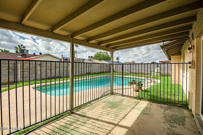 5601 W Carol Ave Glendale, AZ 85302 photo 2