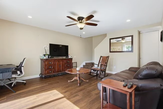 3454 Castle Glen Dr San Diego, CA 92123 photo 2