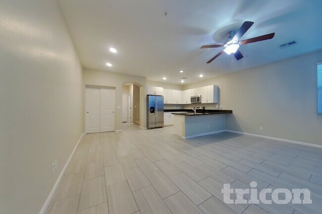 12564 W Hummingbird Terrace Peoria, AZ 85383 photo 2