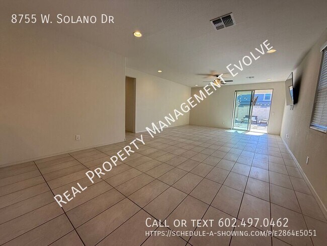 8755 W Solano Dr Glendale, AZ 85305 photo 4