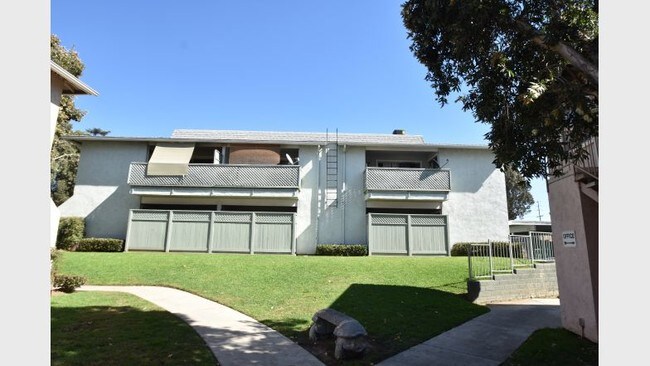 Linda Vista Village photo 3