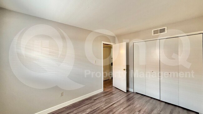 3004 E Waltann Ln Phoenix, AZ 85032 photo 5