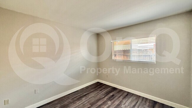 3004 E Waltann Ln Phoenix, AZ 85032 photo 4