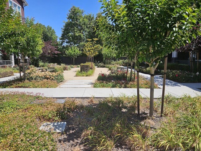 122 Ranch Ln Mountain View, CA 94040 photo 2
