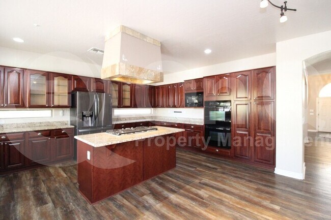 9790 W Maya Way Peoria, AZ 85383 photo 4
