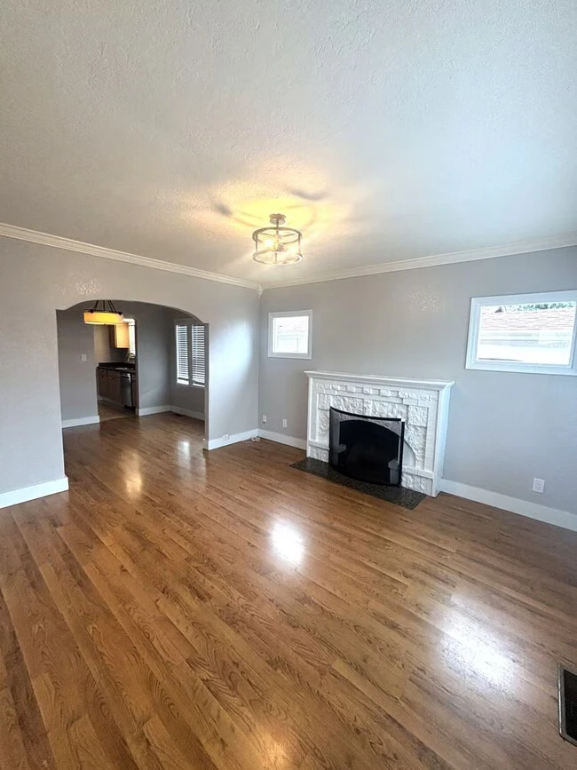 5352 Walnut St photo 5