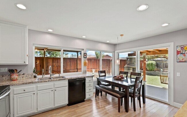 13842 Midgrove Ct photo 5