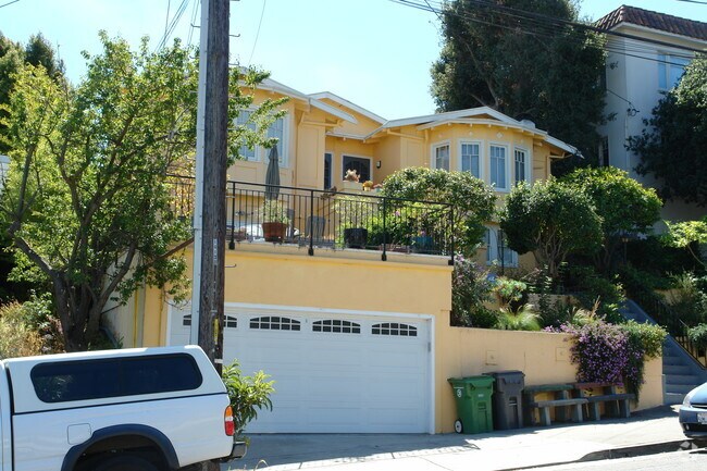 112-114 Monte Cresta Oakland, CA 94611 photo 2