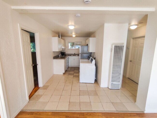 10100 Walnut St Oakland, CA 94603 photo 3