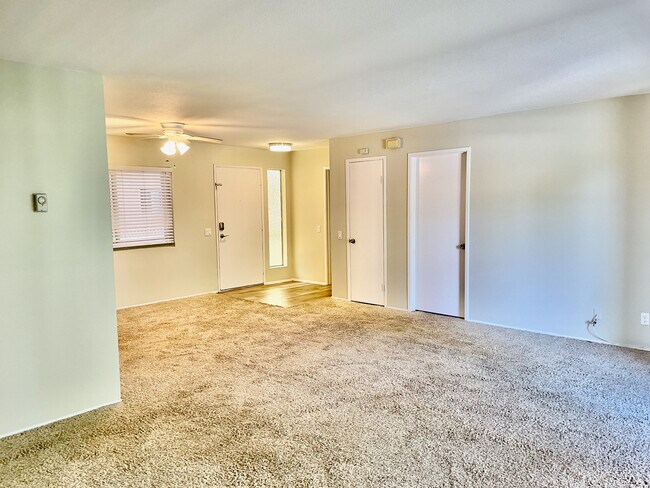 2530 Clairemont Dr San Diego, CA 92117 photo 3