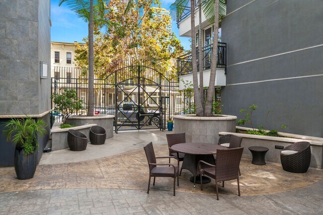 550 Park Blvd San Diego, CA 92101 photo 4