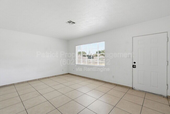 6701 N 33rd Ave Phoenix, AZ 85017 photo 3