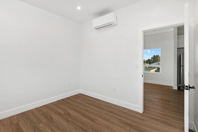 4823 Iroquois Ave San Diego, CA 92117 photo 5