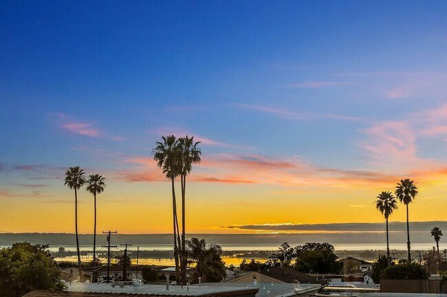 4823 Iroquois Ave San Diego, CA 92117