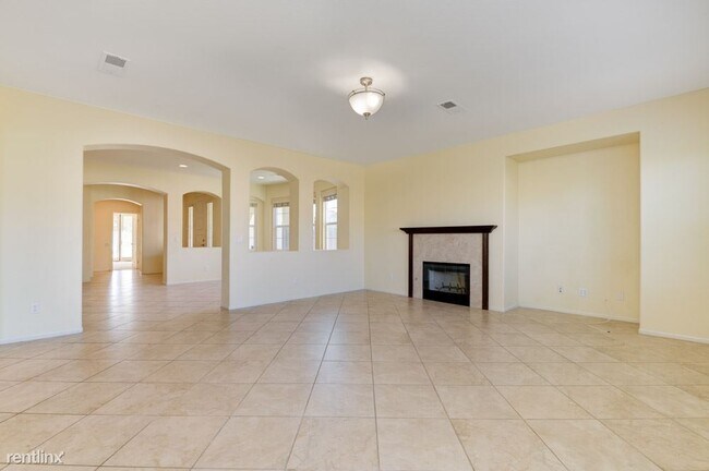 2353 Hummingbird St Chula Vista, CA 91915 photo 3