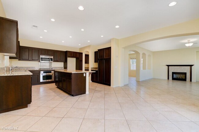 2353 Hummingbird St Chula Vista, CA 91915 photo 4