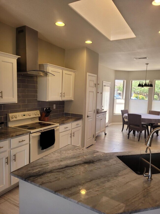 16248 W Tuscany Way Surprise, AZ 85374 photo 4