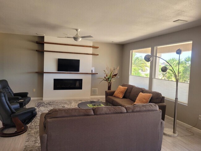 16248 W Tuscany Way Surprise, AZ 85374 photo 3