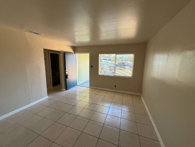 919 Carpino Ave Pittsburg, CA 94565 photo 3