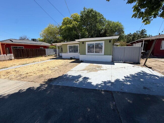 919 Carpino Ave Pittsburg, CA 94565 photo 2
