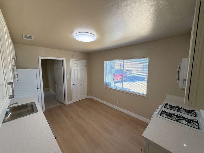 919 Carpino Ave Pittsburg, CA 94565 photo 4