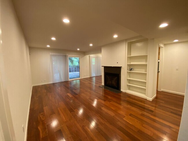 20812 4th St Saratoga, CA 95070