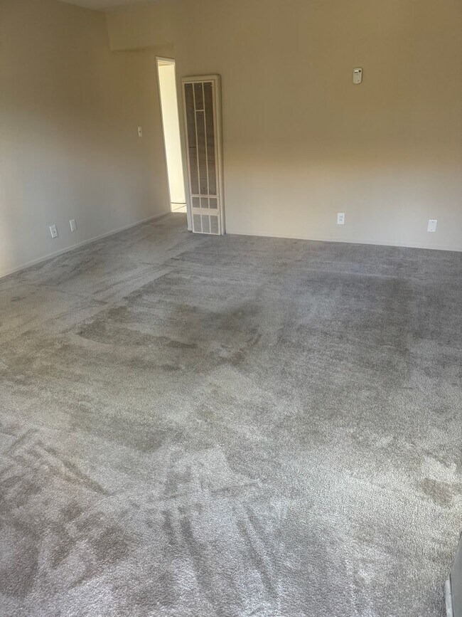 2BR/1BA Apartment on Via Monte Dr · San Jose photo 3