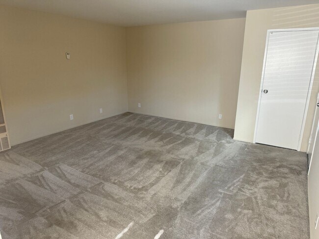 2BR/1BA Apartment on Via Monte Dr · San Jose photo 5