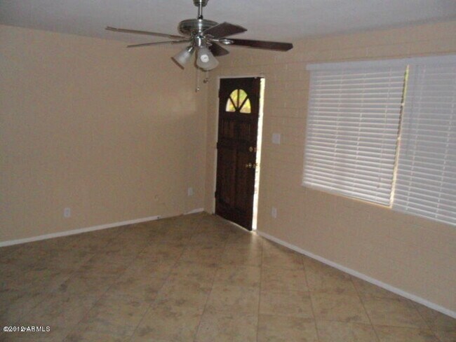 2 Beds, 1 Bath, 800 Sqft photo 5
