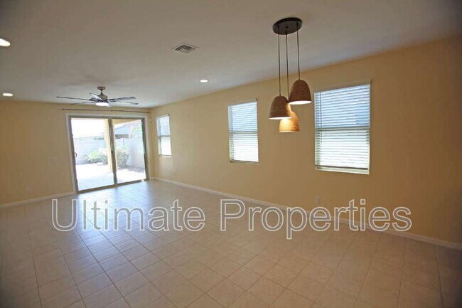 12571 W Country Club Trail Sun City, AZ 85373 photo 4
