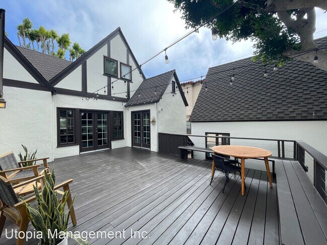 3235 Freeman St San Diego, CA 92106 photo 2