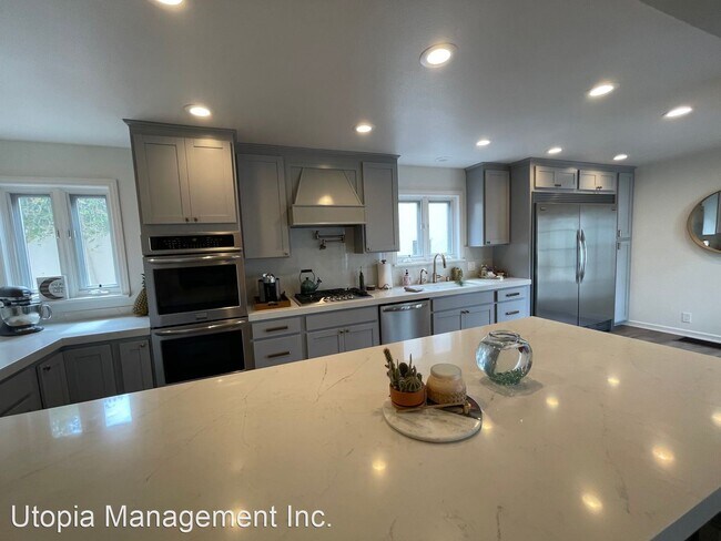 3235 Freeman St San Diego, CA 92106 photo 4