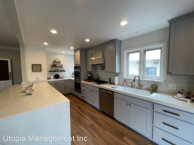 3235 Freeman St San Diego, CA 92106 photo 3