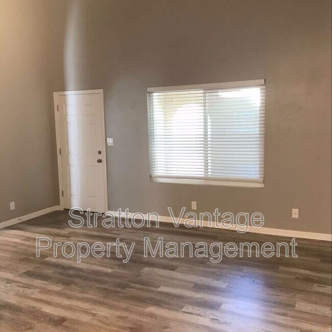848 N Stapley Dr Mesa, AZ 85203 photo 2
