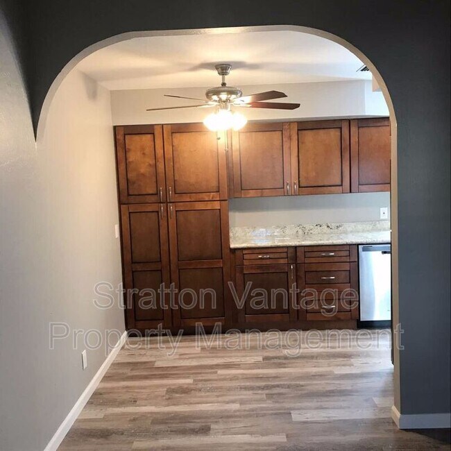 848 N Stapley Dr Mesa, AZ 85203 photo 4